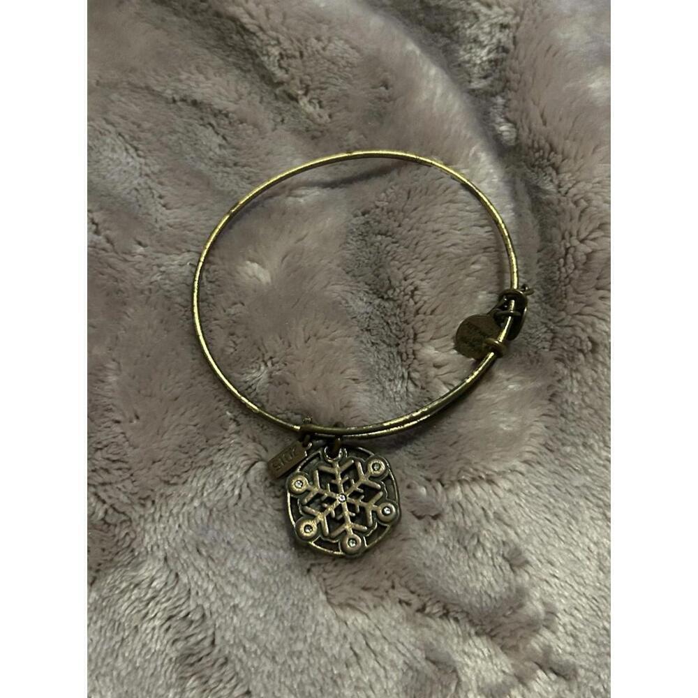 Alex And Ani " Snowflake " Blue Crystal ❄️❄️ Gold Charm Bangle Bracelet ⭐️